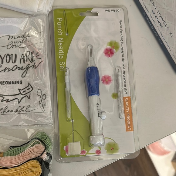 Sustainable Towel Embroidery Kit - Cream - Picture 5 of 8